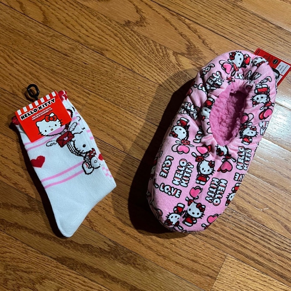 2023 Valentines Day Hello Kitty slipper and socks